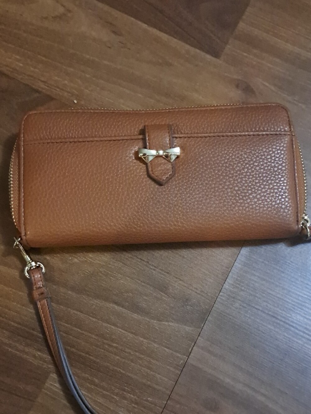 Anne Klein Tan Pebbled Leather Wristlet with Gold Bow - Picture 5 of 6
